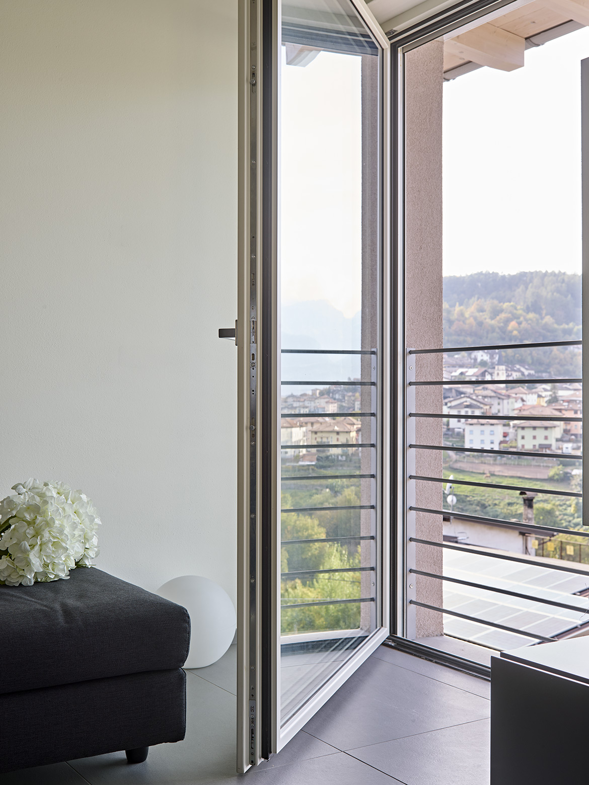 Apartment – Sliding window – IMAGO